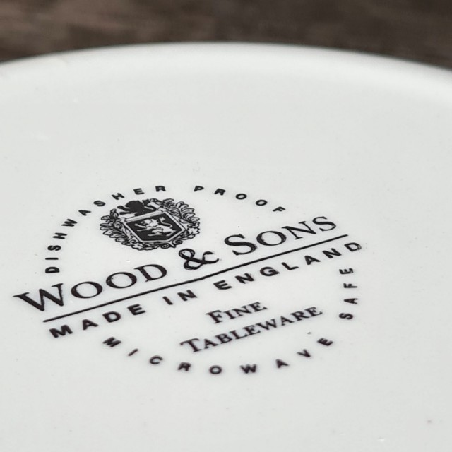 Wood & Sons blått og hvitt.